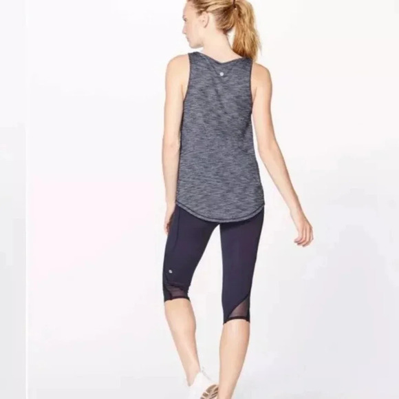 Lululemon Do the Twist Tank Yoga, Color Heathered Deep Navy Size 2 - Picture 3 of 14